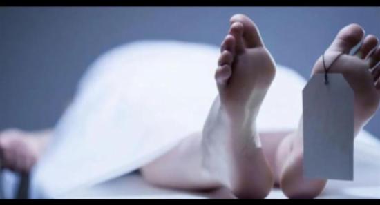 மனைவியை மண்வெட்டியால் வெட்டி கொன்ற கணவன்